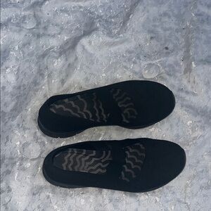 Black Slip-On Women's Walking Shoes